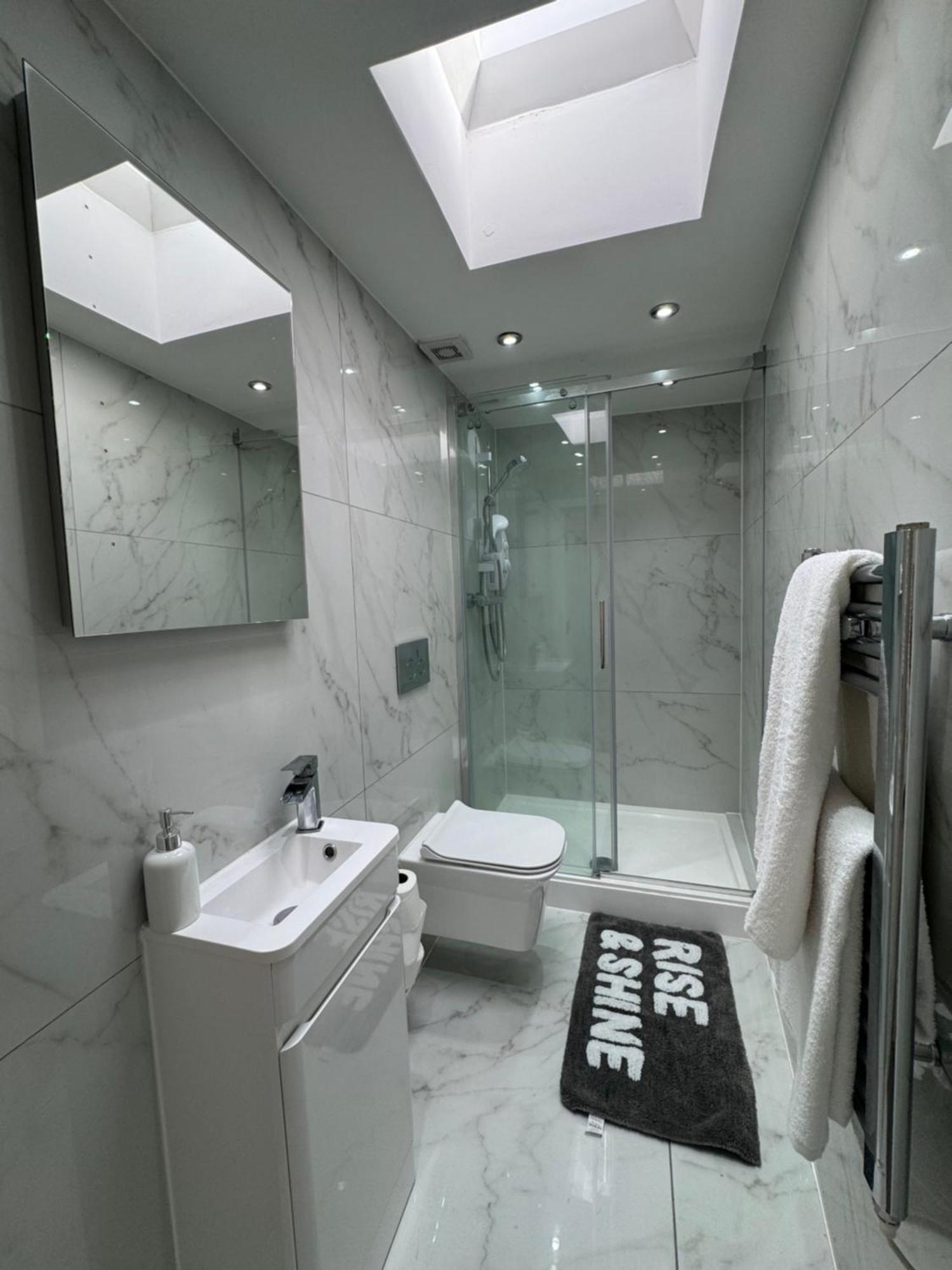 Swan House Apartment *